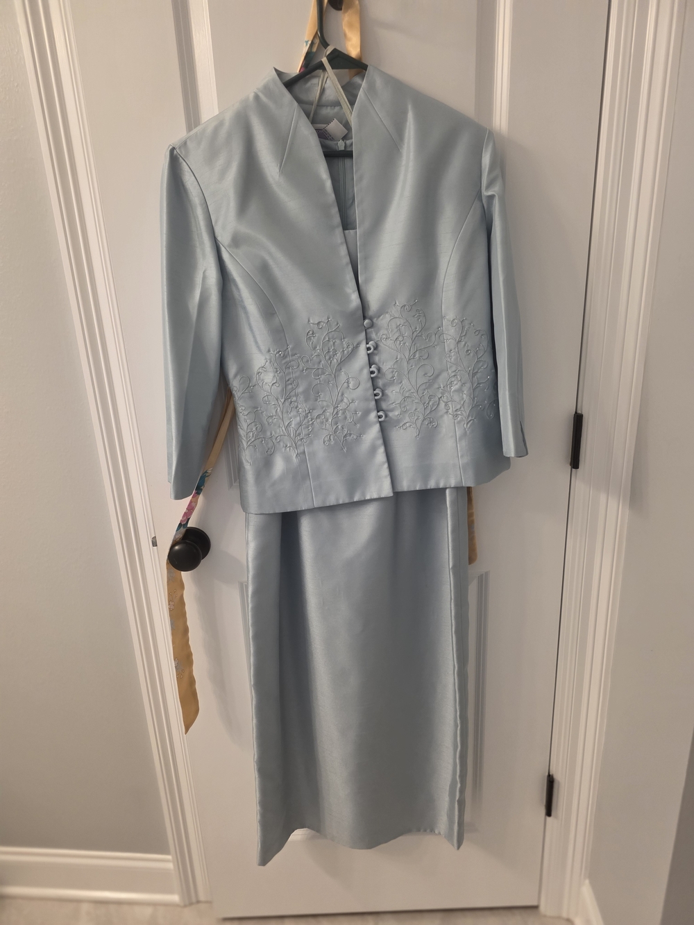 Jessica Howard Light Sage Green Embroidered Formal Dress & Jacket Set Size 6